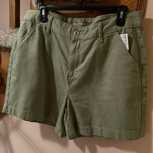 Falls Creek slant pocket shorts. Size 16. NWT